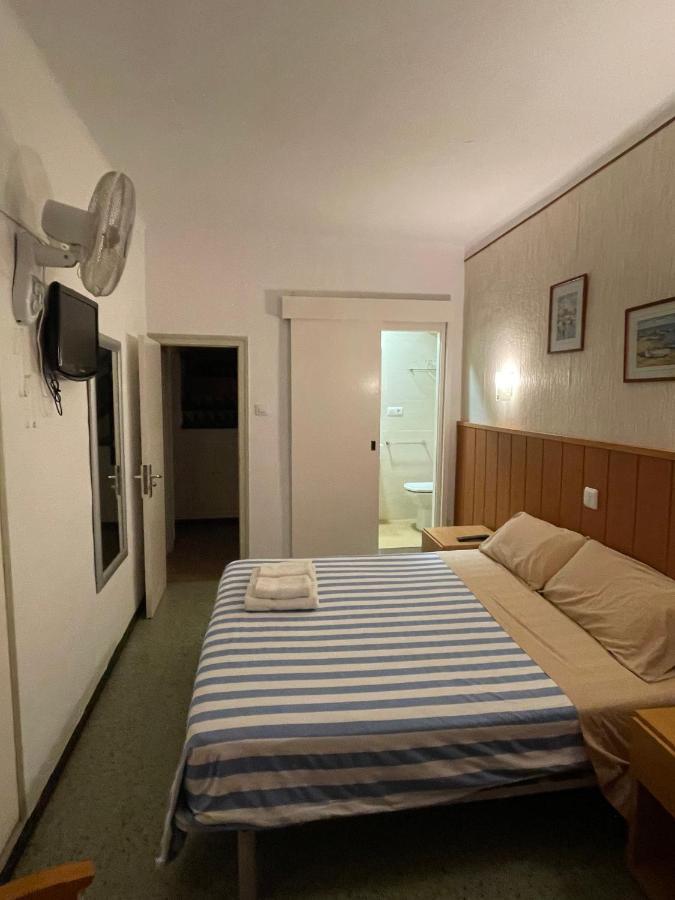 P&R Hostals Maria Rosa Tossa de Mar Eksteriør bilde